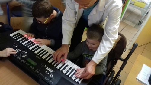 Lekcje muzyki w szkole przyszpitalnej  